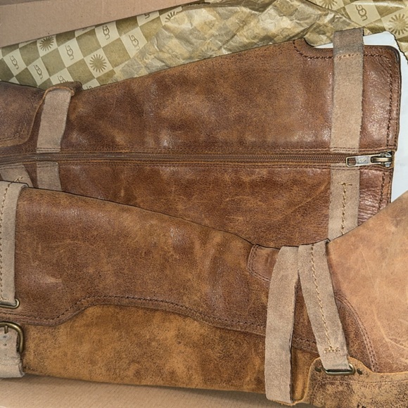 UGG-Darcie Model - Picture 4 of 5